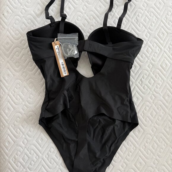 NWT SKIMS Black Strapless Thong Bodysuit Size S - Picture 2 of 4